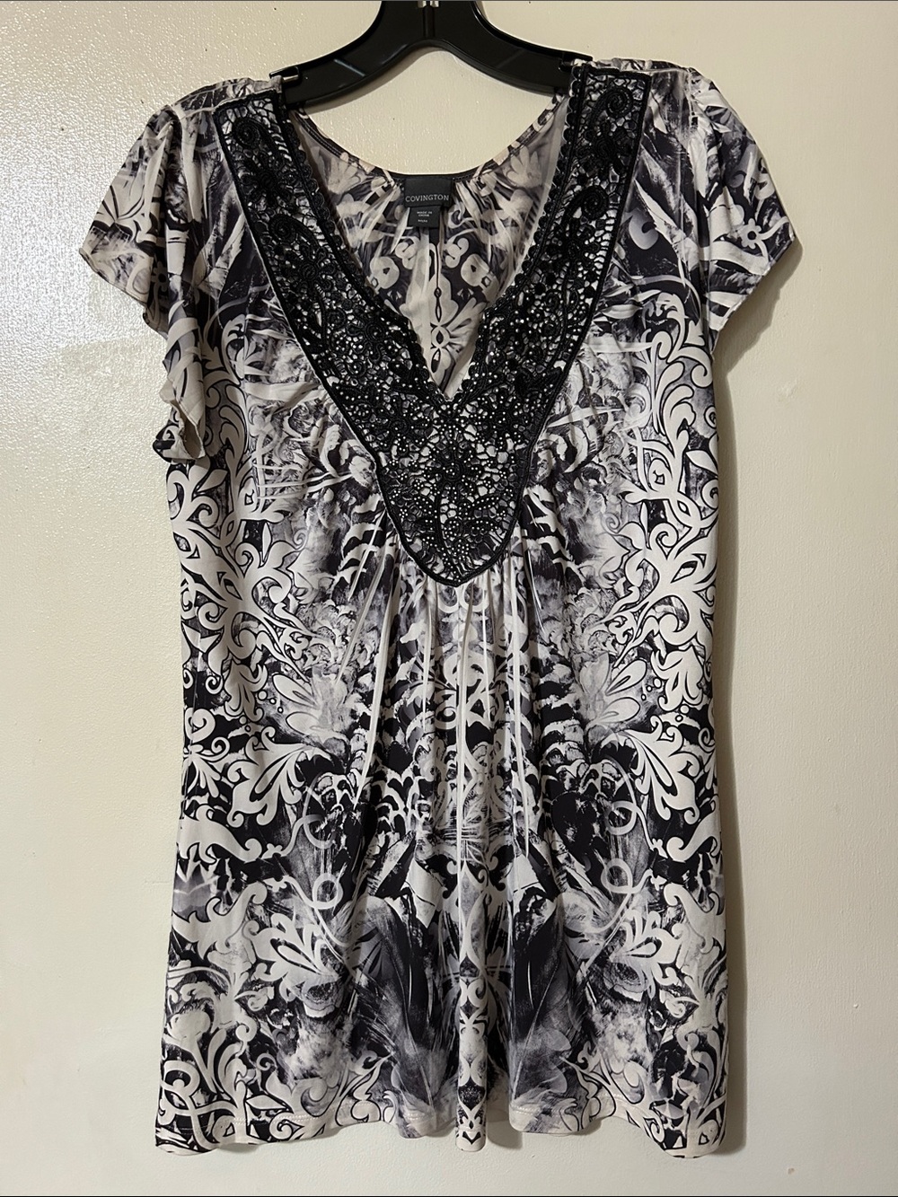 Covington Black & White Beaded V-Neck Short Sleeve Top